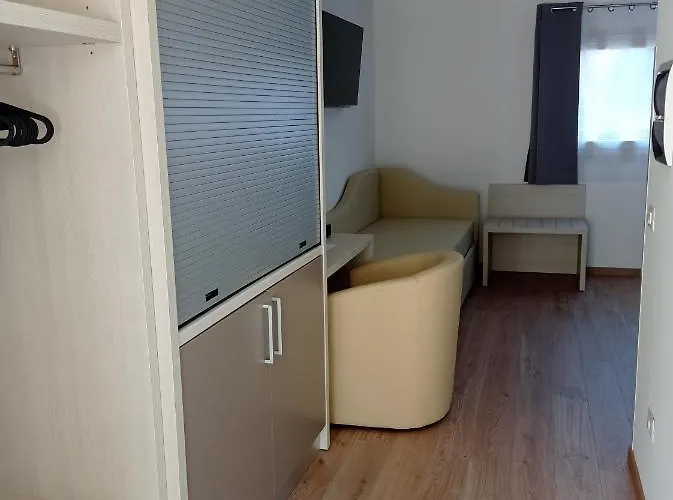 アパートホテル Tropical 4*